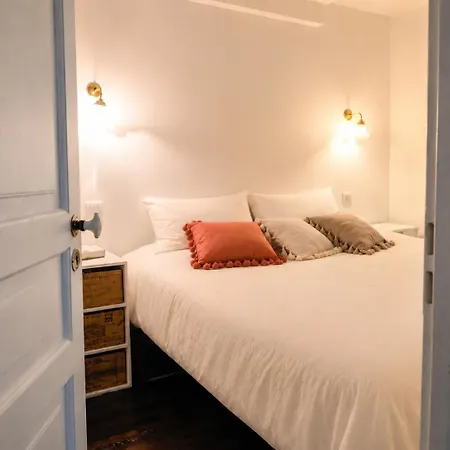 Elegant & Quiet Canal Saint-martin Retreat شقة
